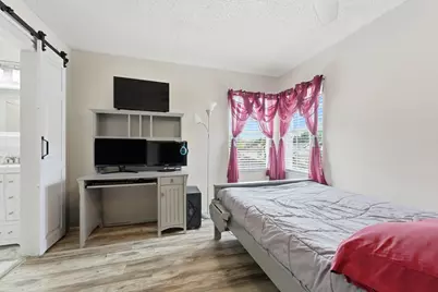 2805 Foxhall Drive E, West Palm Beach, FL 33417 - Photo 20