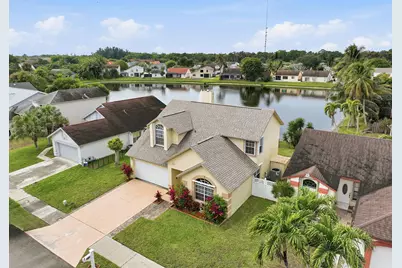 2805 Foxhall Drive E, West Palm Beach, FL 33417 - Photo 38