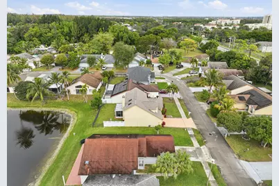 2805 Foxhall Drive E, West Palm Beach, FL 33417 - Photo 44