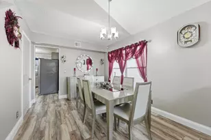 2805 Foxhall Dr E, West Palm Beach, FL 33417 - Photo 12