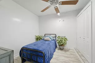 2805 Foxhall Dr E, West Palm Beach, FL 33417 - Photo 24