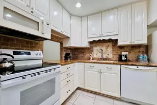 150 Lake Meryl Dr, West Palm Beach, FL 33411 - Photo 2