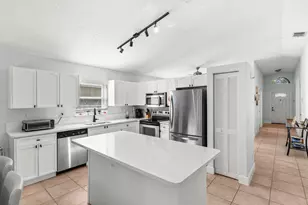 6680 Green Island Cir, Lake Worth, FL 33463 - Photo 6