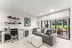 37 Clubhouse Ln, Boynton Beach, FL 33436 - Photo 12