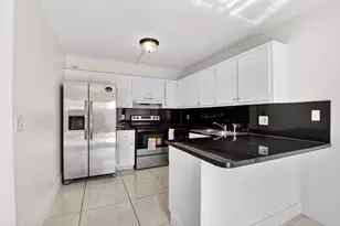 136 Woodland Rd, Lake Worth Beach, FL 33461 - Photo 10