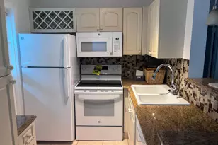2213 NE 1st Ct, Boynton Beach, FL 33435 - Photo 1