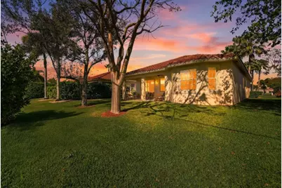 10684 Ivanhoe Lane, Wellington, FL 33414 - Photo 2