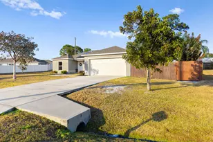 417 SE Seahouse Dr, Port Saint Lucie, FL 34983 - Photo 4