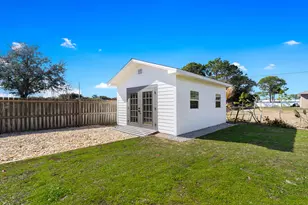 919 Landsdowne Dr, Sebastian, FL 32958 - Photo 2