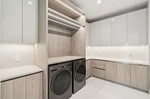 261 NW 8th St, Boca Raton, FL 33432 - Photo 26