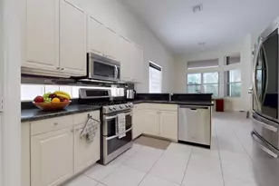 10072 Armani Dr, Boynton Beach, FL 33437 - Photo 4