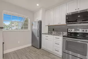 204 Palm Beach Trace Dr, Royal Palm Beach, FL 33411 - Photo 6