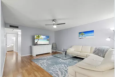 605 Flanders M, Delray Beach, FL 33484 - Photo 2