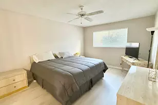705 Lori Dr, Palm Springs, FL 33461 - Photo 8
