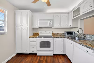 3661 Via Poinciana #410, Lake Worth, FL 33467 - Photo 18