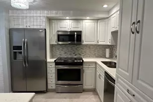 1101 Colony Point Cir, Pembroke Pines, FL 33026 - Photo 8