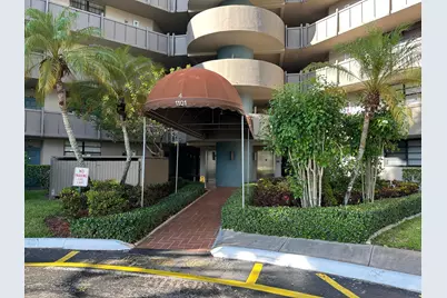 1101 Colony Point Circle #108, Pembroke Pines, FL 33026 - Photo 24