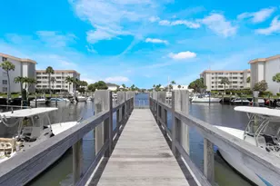 911 Gardenia Dr E, Delray Beach, FL 33483 - Photo 28