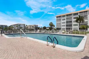 911 Gardenia Dr E, Delray Beach, FL 33483 - Photo 18