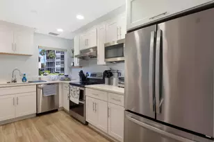 911 Gardenia Dr E, Delray Beach, FL 33483 - Photo 22