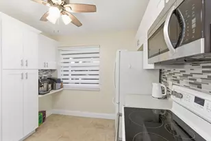 911 Gardenia Dr E, Delray Beach, FL 33483 - Photo 8