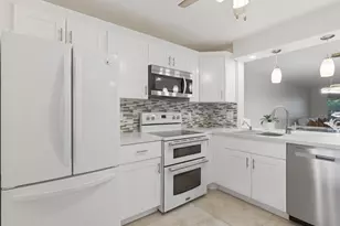 911 Gardenia Dr E, Delray Beach, FL 33483 - Photo 10