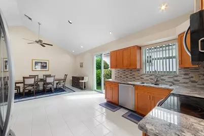 11905 Fountainside Circle, Boynton Beach, FL 33437 - Photo 20