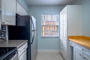 1020 Lake Shore Dr, Lake Park, FL 33403 - Photo 10