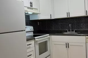 410 Meadows Cir, Boynton Beach, FL 33436 - Photo 10