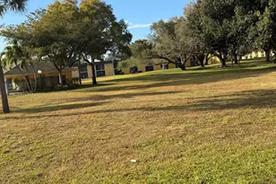 410 Meadows Cir, Boynton Beach, FL 33436 - Photo 2