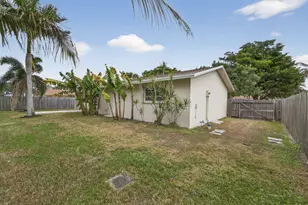 102 Meadowlark Dr, Royal Palm Beach, FL 33411 - Photo 38