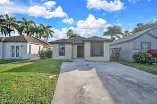 719 SW 10th St, Florida City, FL 33034 - Photo 1