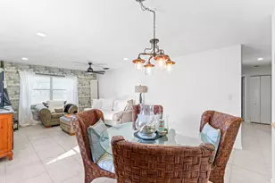 40 Seminole Ct E, Royal Palm Beach, FL 33411 - Photo 4