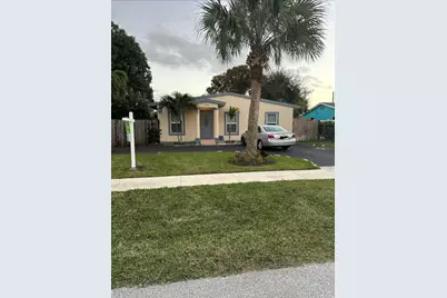 124 SW 10th Avenue, Boynton Beach, FL 33435 - Photo 1