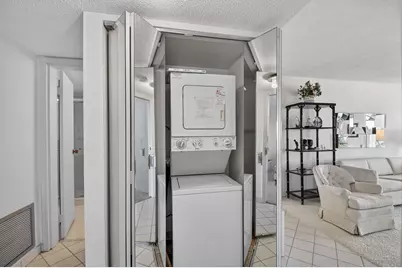 3590 Via Poinciana #616, Lake Worth, FL 33467 - Photo 4