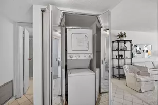 3590 Via Poinciana, Lake Worth, FL 33467 - Photo 4