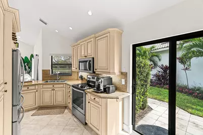 5061 Via De Amalfi Drive, Boca Raton, FL 33496 - Photo 10