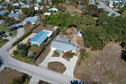 2427 NE Center Street, Jensen Beach, FL 34957 - Photo 4