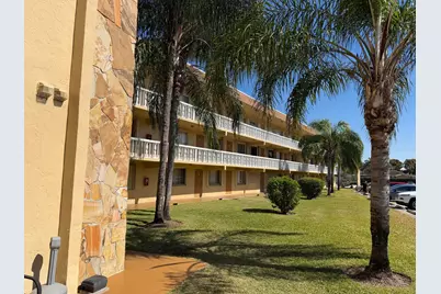 600 Village Green Court #219, Lake Worth Beach, FL 33461 - Photo 2