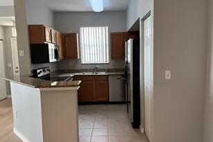 1611 SE Pomeroy St, Stuart, FL 34997 - Photo 4