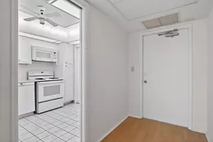 2651 S Palm Aire Dr, Pompano Beach, FL 33069 - Photo 2