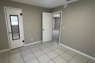 4562 Gulfstream Rd, Palm Springs, FL 33461 - Photo 6