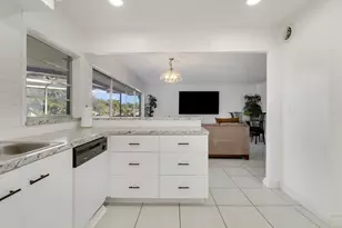 7 Greenway Village N, Royal Palm Beach, FL 33411 - Photo 10