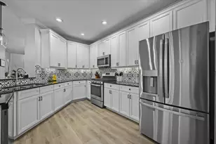 627 Castle Dr, Palm Beach Gardens, FL 33410 - Photo 14