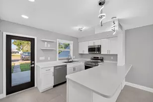 1002 Shorewinds Dr, Hutchinson Island, FL 34949 - Photo 4