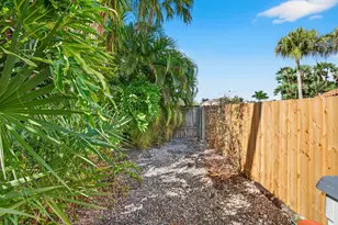 2036 Amesbury Cir, Wellington, FL 33414 - Photo 24