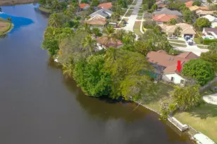 2036 Amesbury Cir, Wellington, FL 33414 - Photo 12