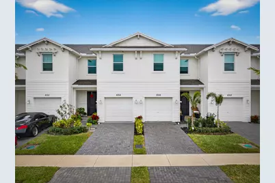 656 SE Lake Falls Street, Port Saint Lucie, FL 34984 - Photo 2