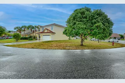 18165 Blue Lake Way, Boca Raton, FL 33498 - Photo 4