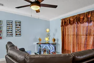 300 Elaine Cir E, West Palm Beach, FL 33409 - Photo 4